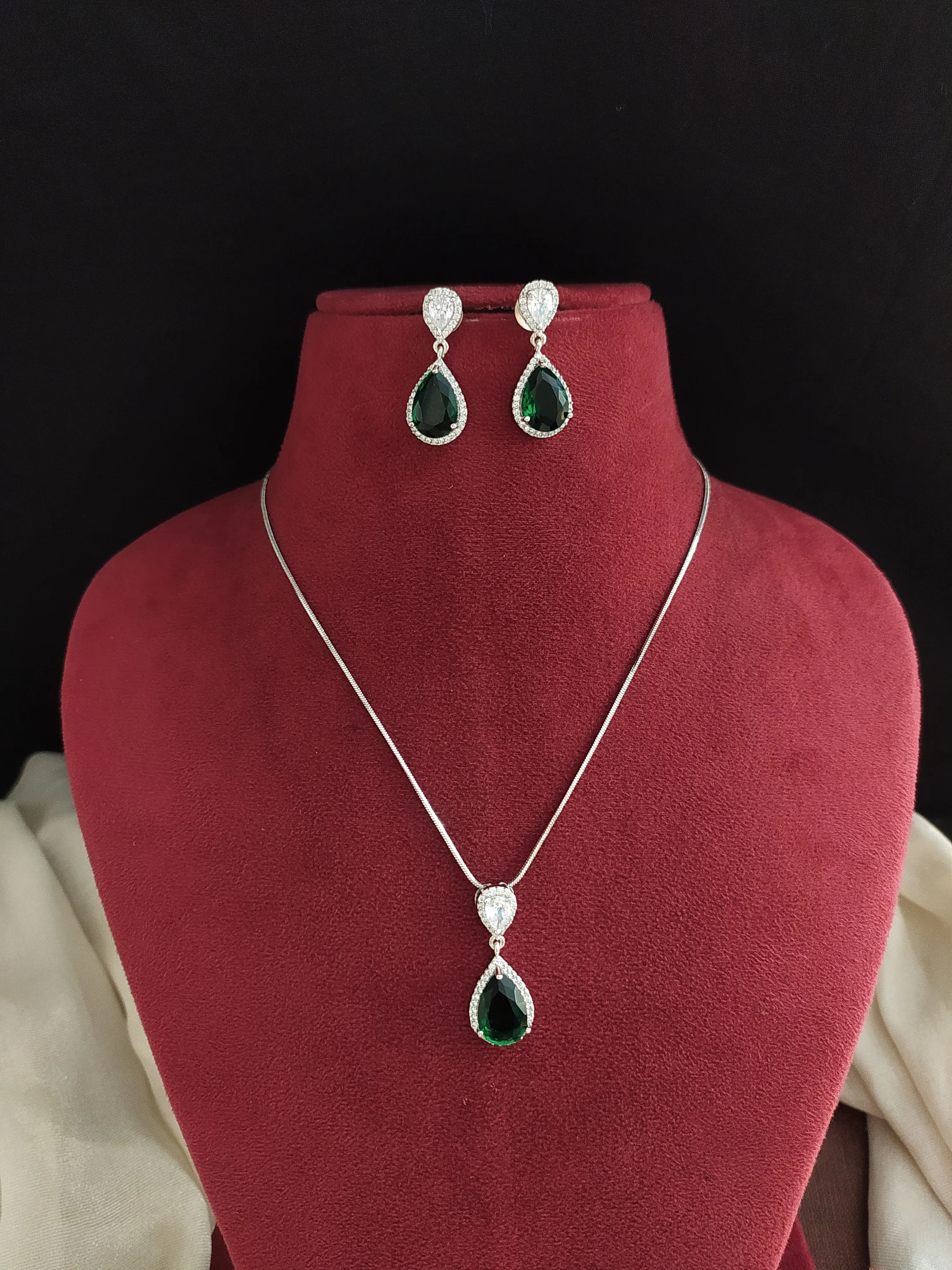 Shimmering Elegance Pear-Shaped Zircon Necklace Set