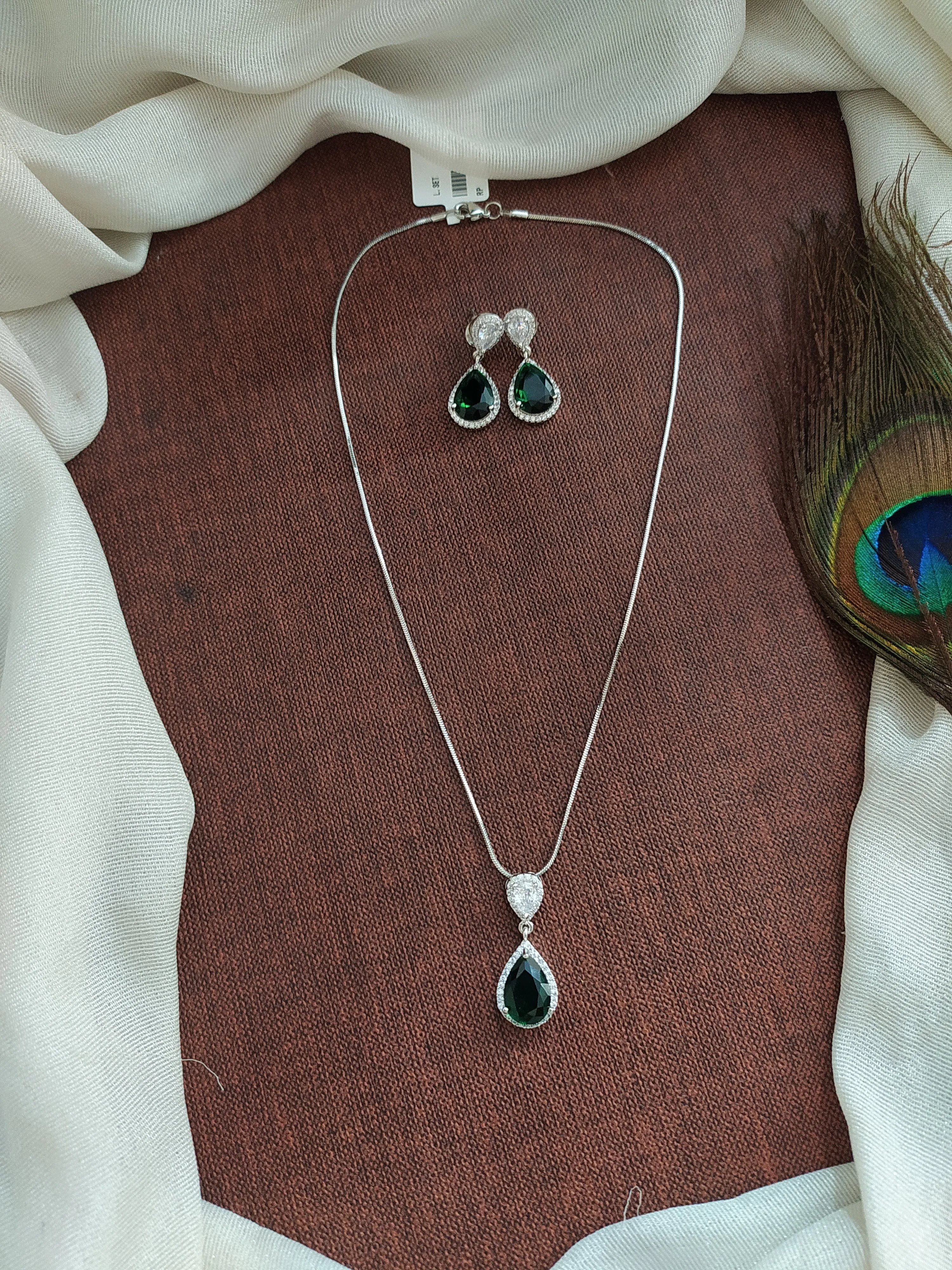 Shimmering Elegance Pear-Shaped Zircon Necklace Set